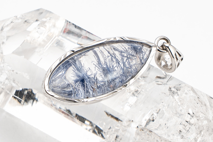 デュモルチェライトinクォーツ ペンダントトップ