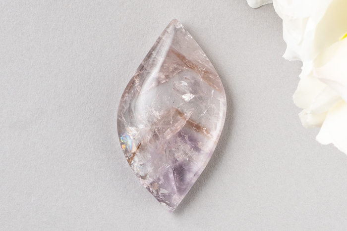 パウエライトアメジスト カボション（蛍光）