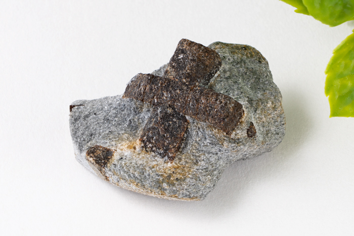 スタウロライト 原石