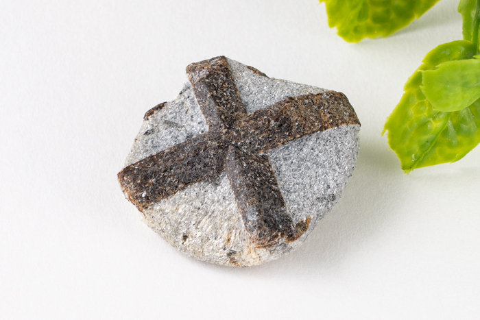 スタウロライト 原石