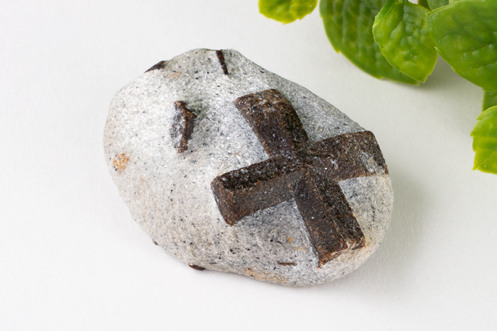 スタウロライト 原石