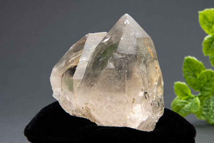 ネパール産 ガネッシュヒマール水晶（セルフヒールド・レインボー・ファントム・レコードキーパー）